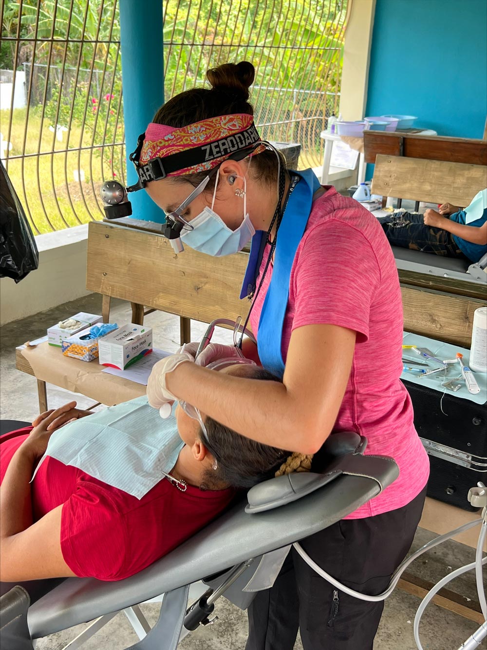Maya Chuppe '20 treats a patient in the Dominican Republic