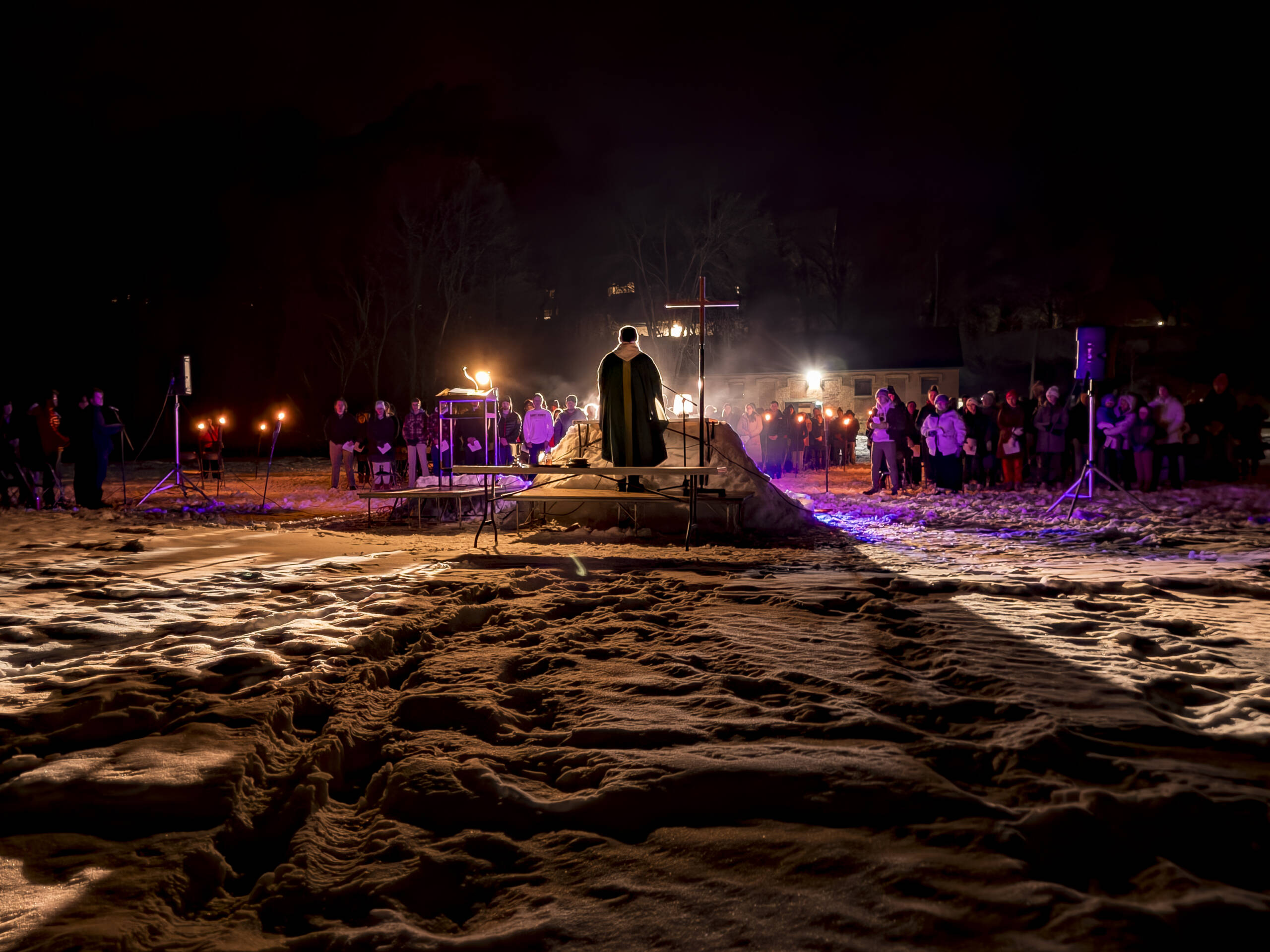 Ice Mass brings over 400 members of CSB and SJU community together outdoors on Lake Sagatagan